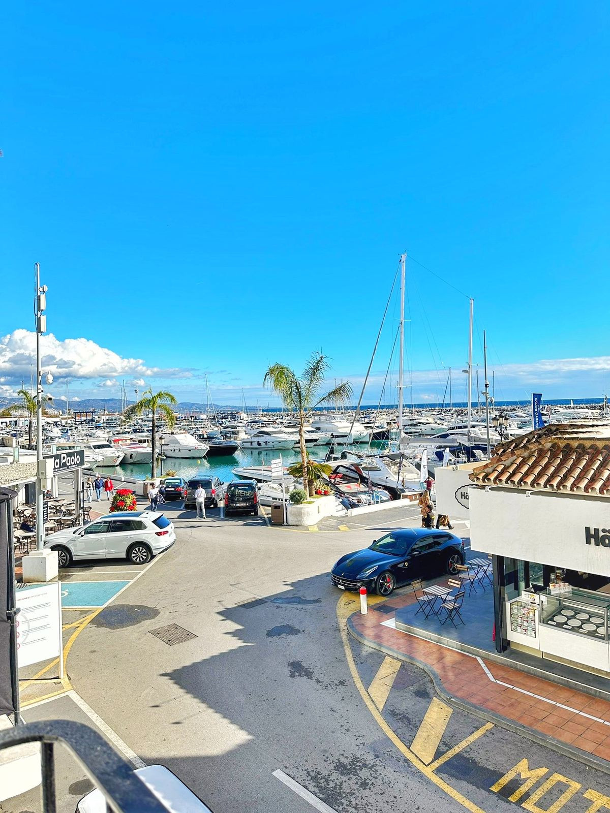 Welcome to this incredible apartment in La Marina de Puerto Banus.
The apartment has been recently r, Spain