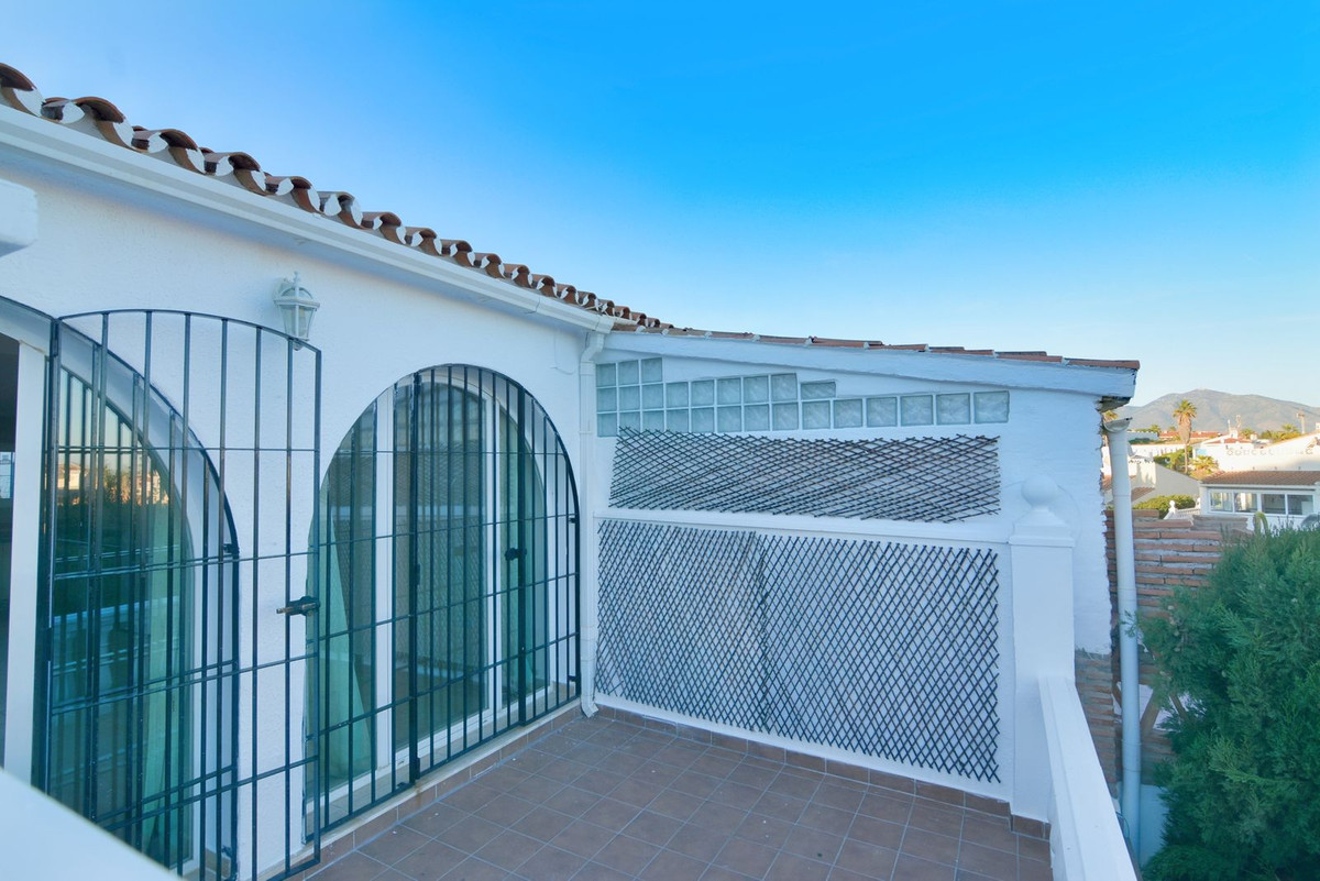 Villa te koop in El Faro R4235959