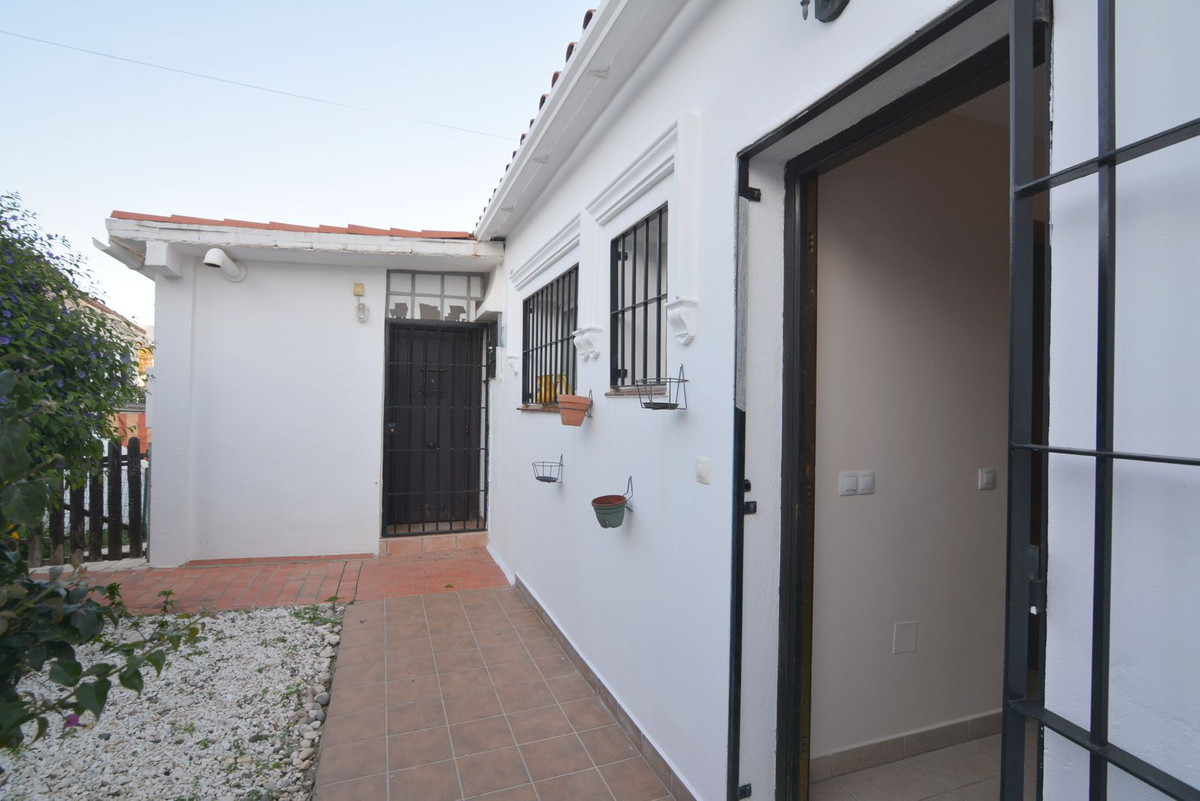 Villa te koop in El Faro R4235959
