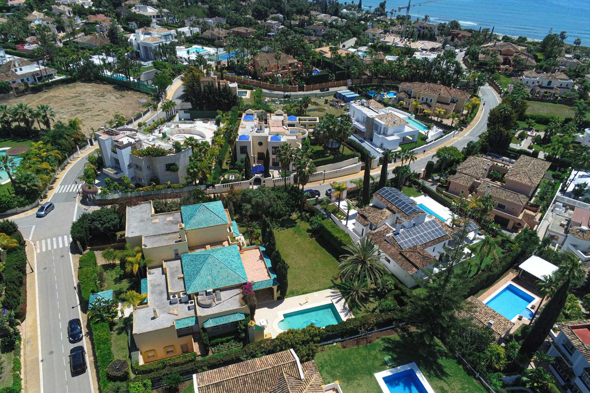 Detached Villa for sale in Bahía de Marbella R4051426