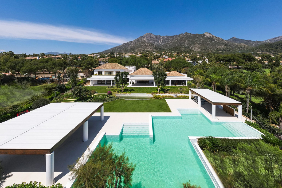 Detached Villa for sale in Marbella R4059289