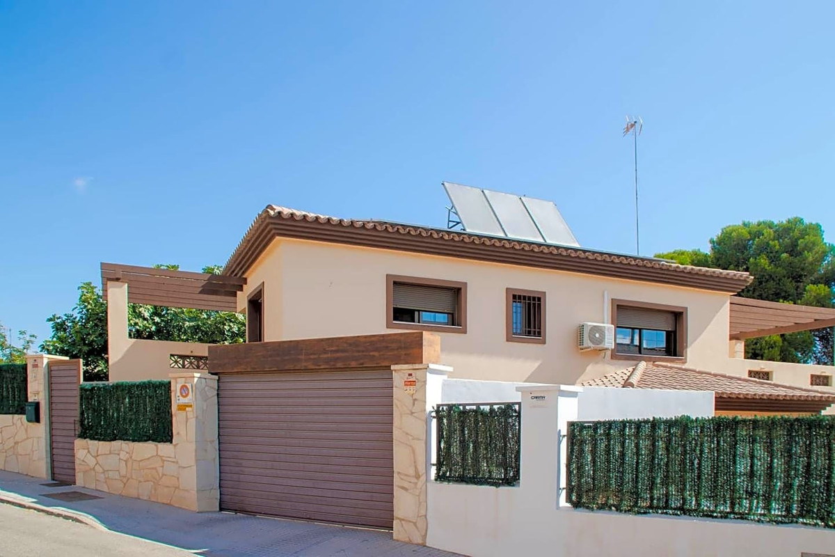 Villa te koop in Torremolinos R4544068
