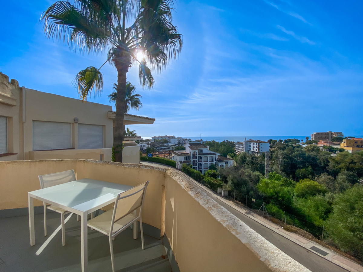 Lush penthouse in Riviera del Sol

Penthouse located in Riviera del Sol, close to all amenities like, Spain