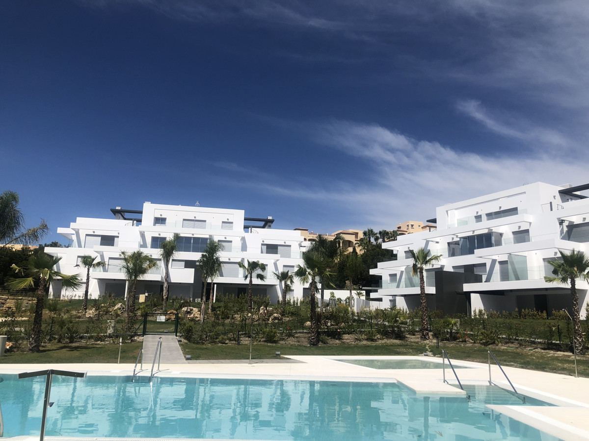 Middle floor totally new apartment in Marques de Guadalmina of total area of 98 m2 plus 18 m2  terra, Spain