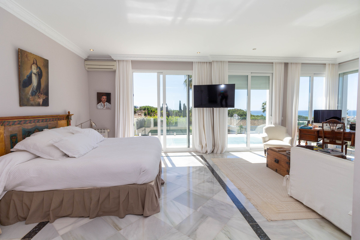 6 bedroom Villa For Sale in Hacienda Las Chapas, Málaga - thumb 20