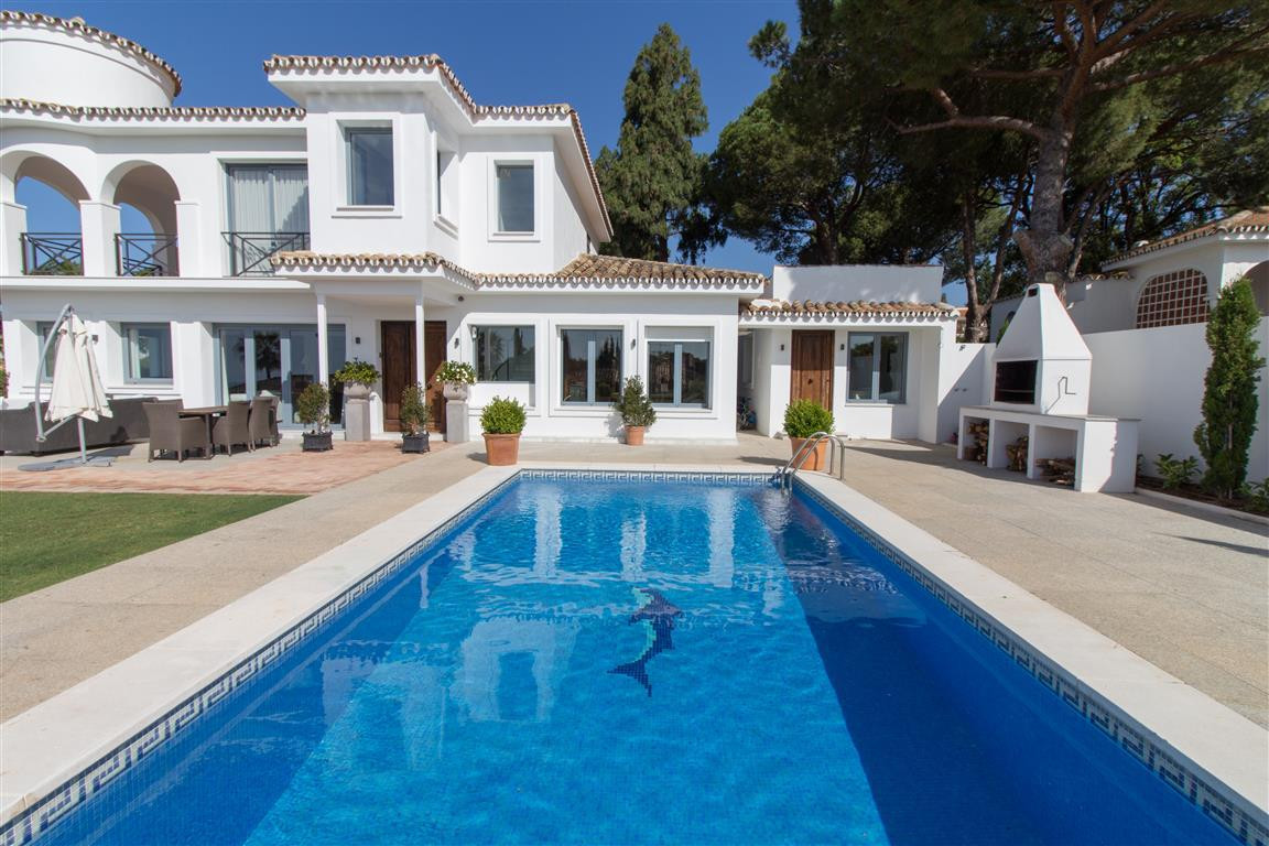 6 bedroom Villa For Sale in Hacienda Las Chapas, Málaga - thumb 29