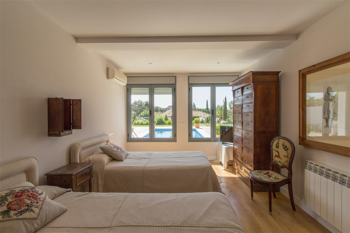 6 bedroom Villa For Sale in Hacienda Las Chapas, Málaga - thumb 30