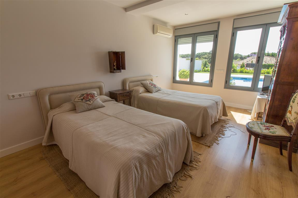 6 bedroom Villa For Sale in Hacienda Las Chapas, Málaga - thumb 33