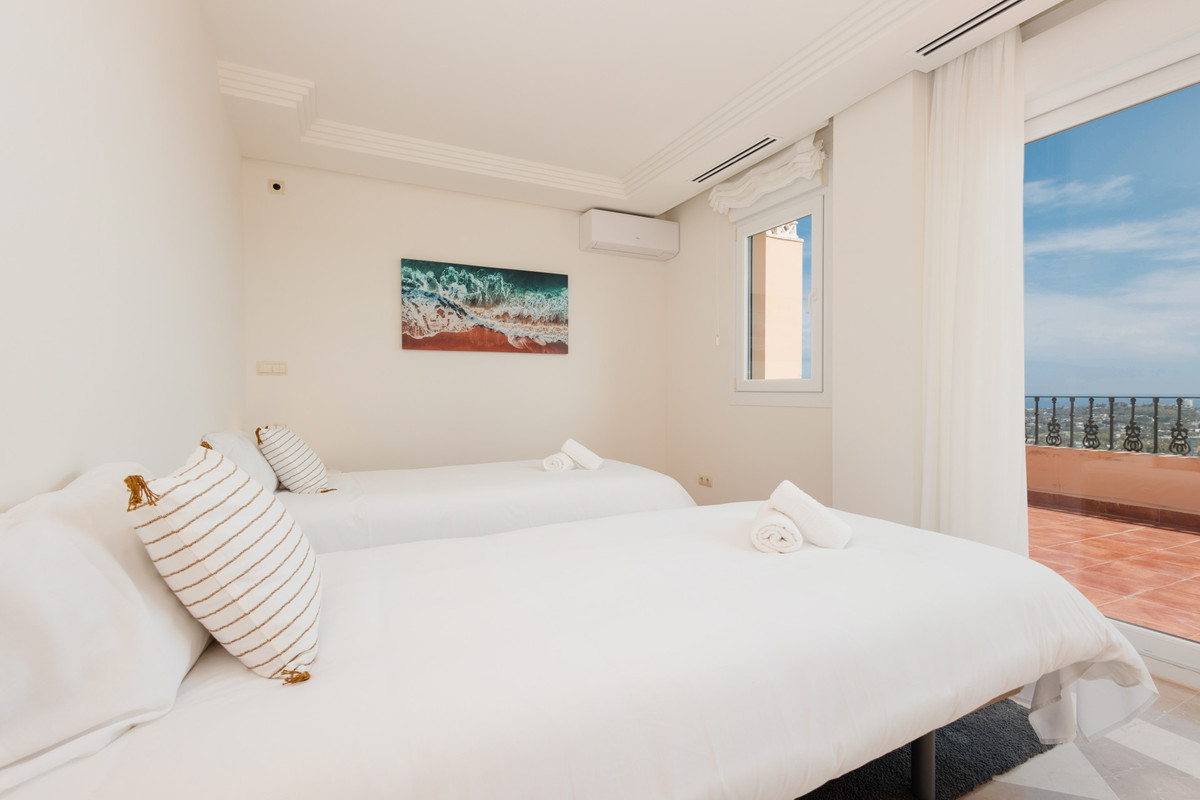 Apartment Penthouse in Nueva Andalucía, Costa del Sol
