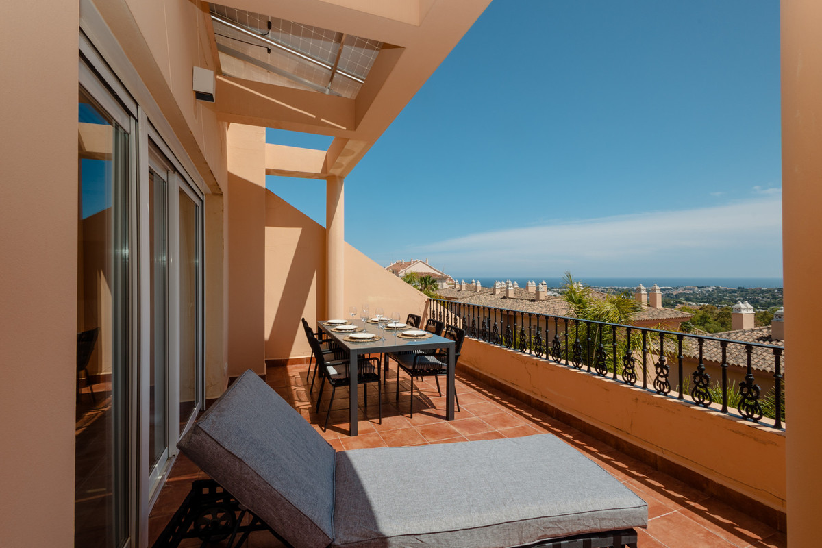 Apartment Penthouse in Nueva Andalucía, Costa del Sol
