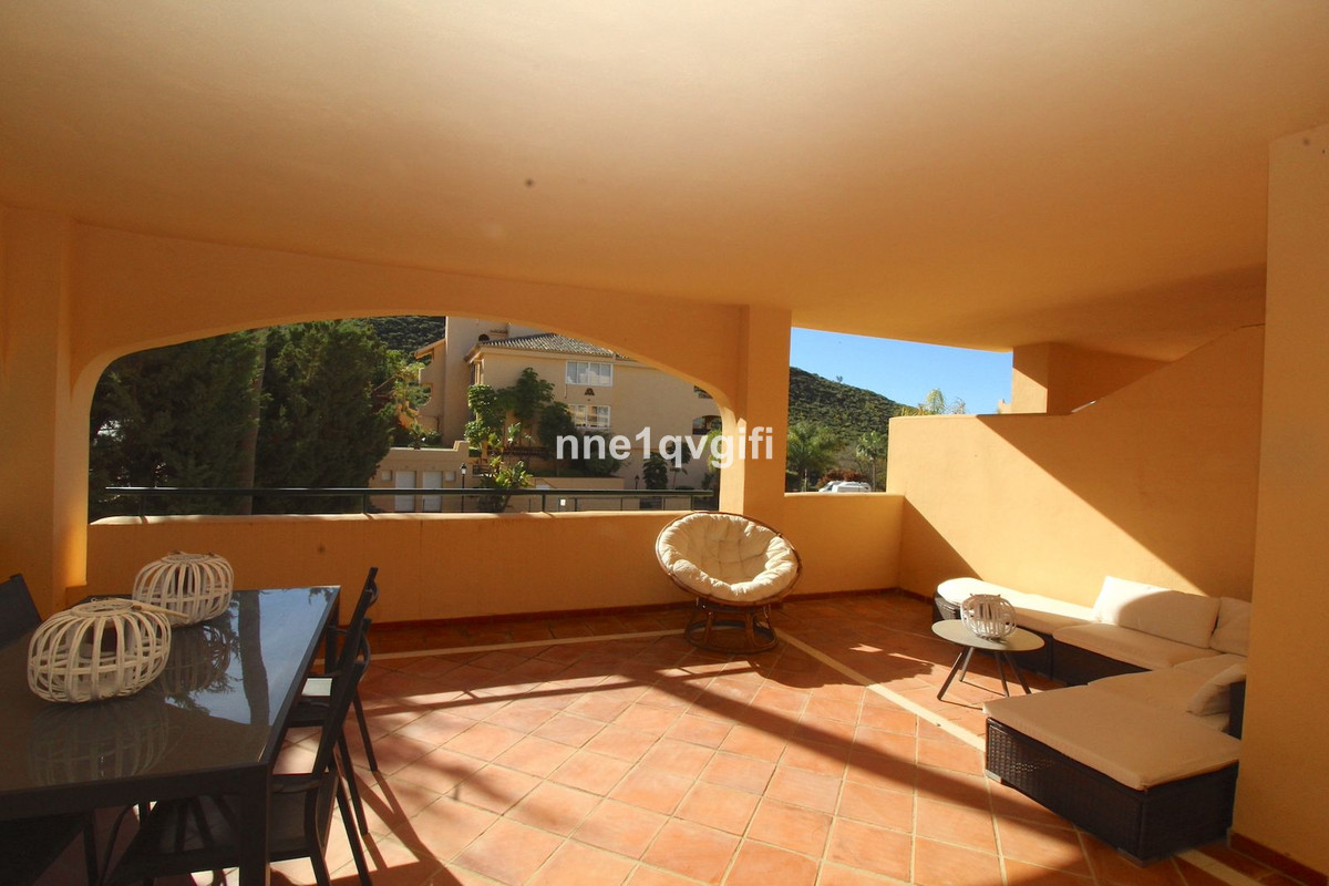 2 Bedroom Middle Floor Apartment For Sale Elviria, Costa del Sol - HP4288261