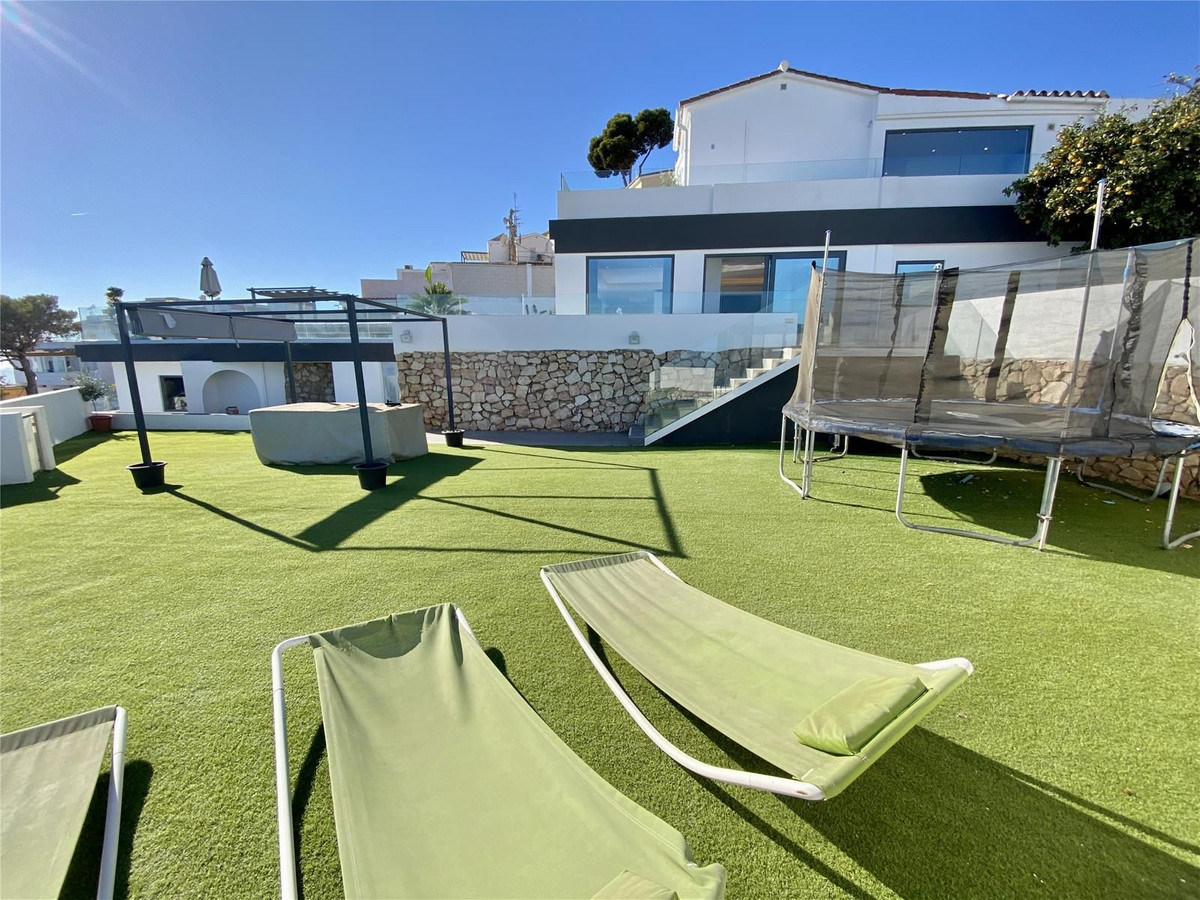 5 bedroom Villa For Sale in Benalmadena Pueblo, Málaga