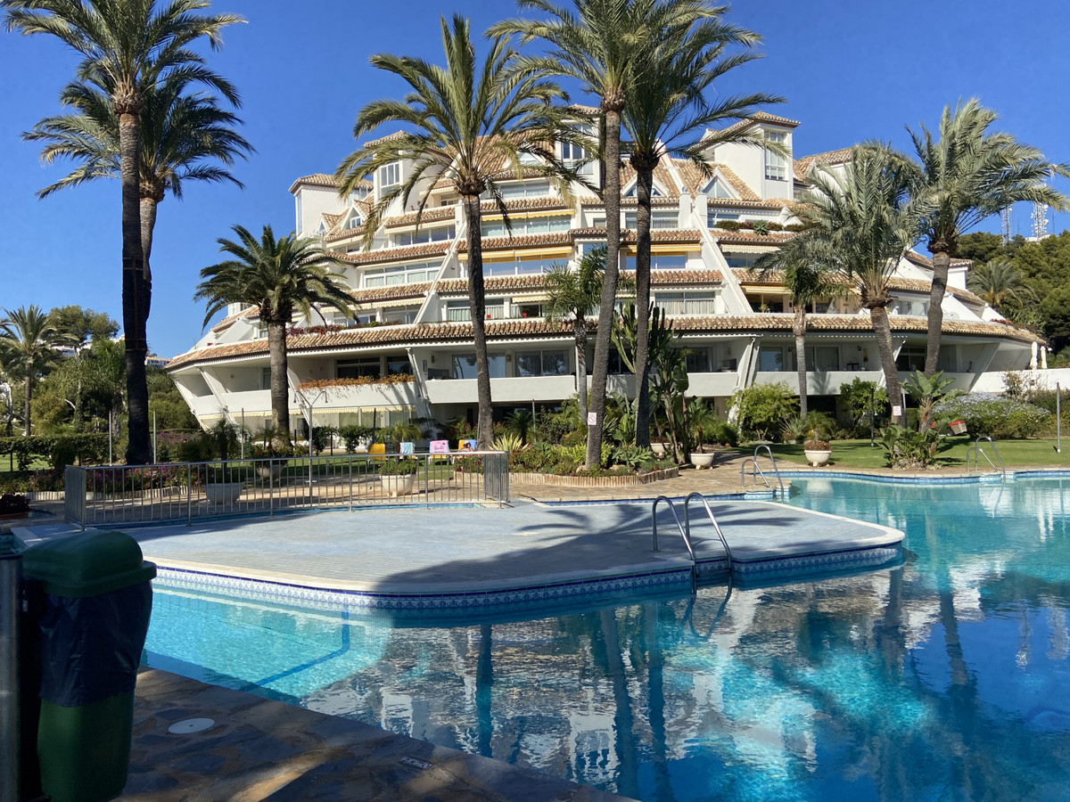 Situated in the most iconic building of Miraflores, Parque Miraflores, this apartment has been 100% , Spain