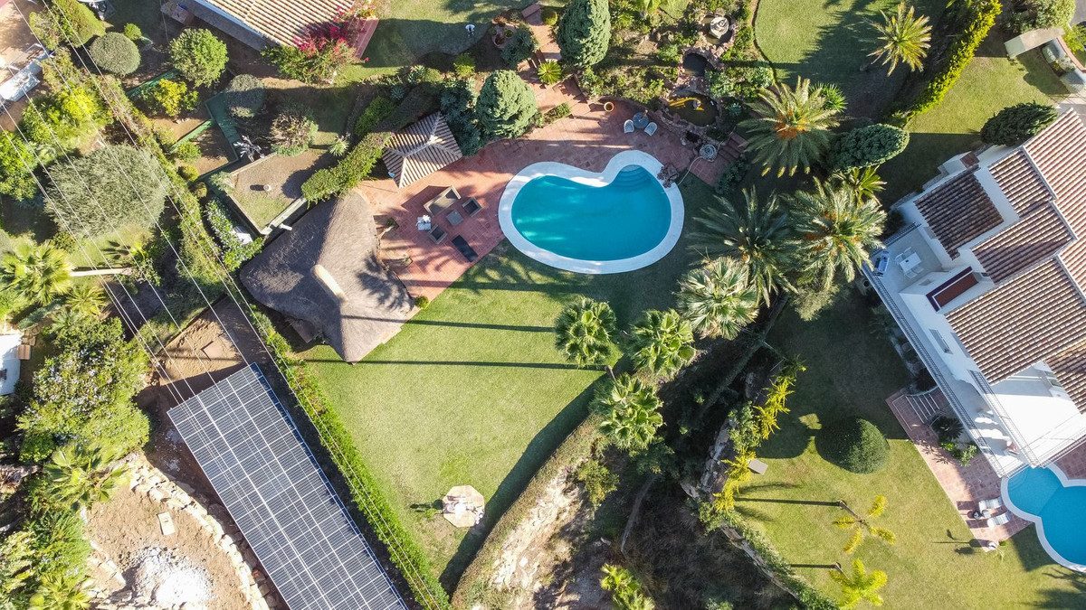 Villa Detached in El Rosario, Costa del Sol

