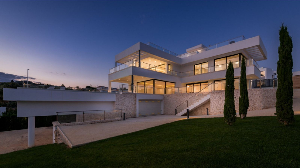 Detached Villa for sale in Marbella R4106506