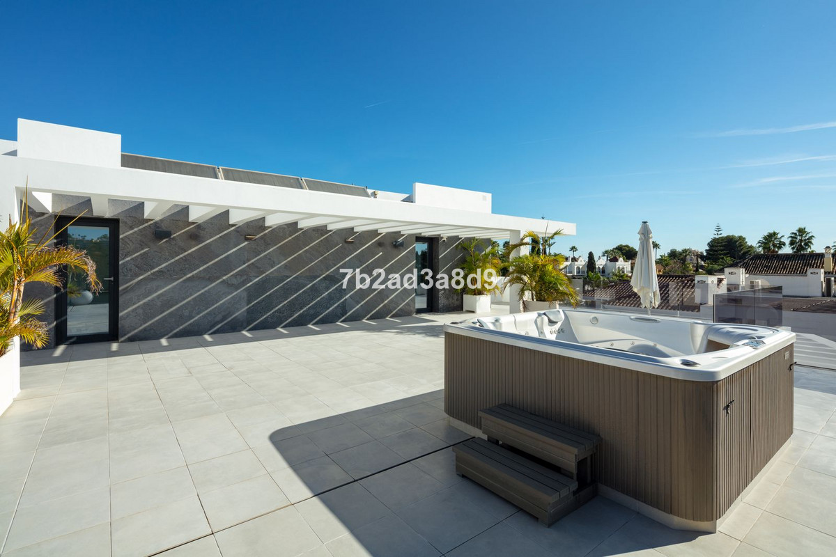 Villa te koop in Nueva Andalucía R4225717