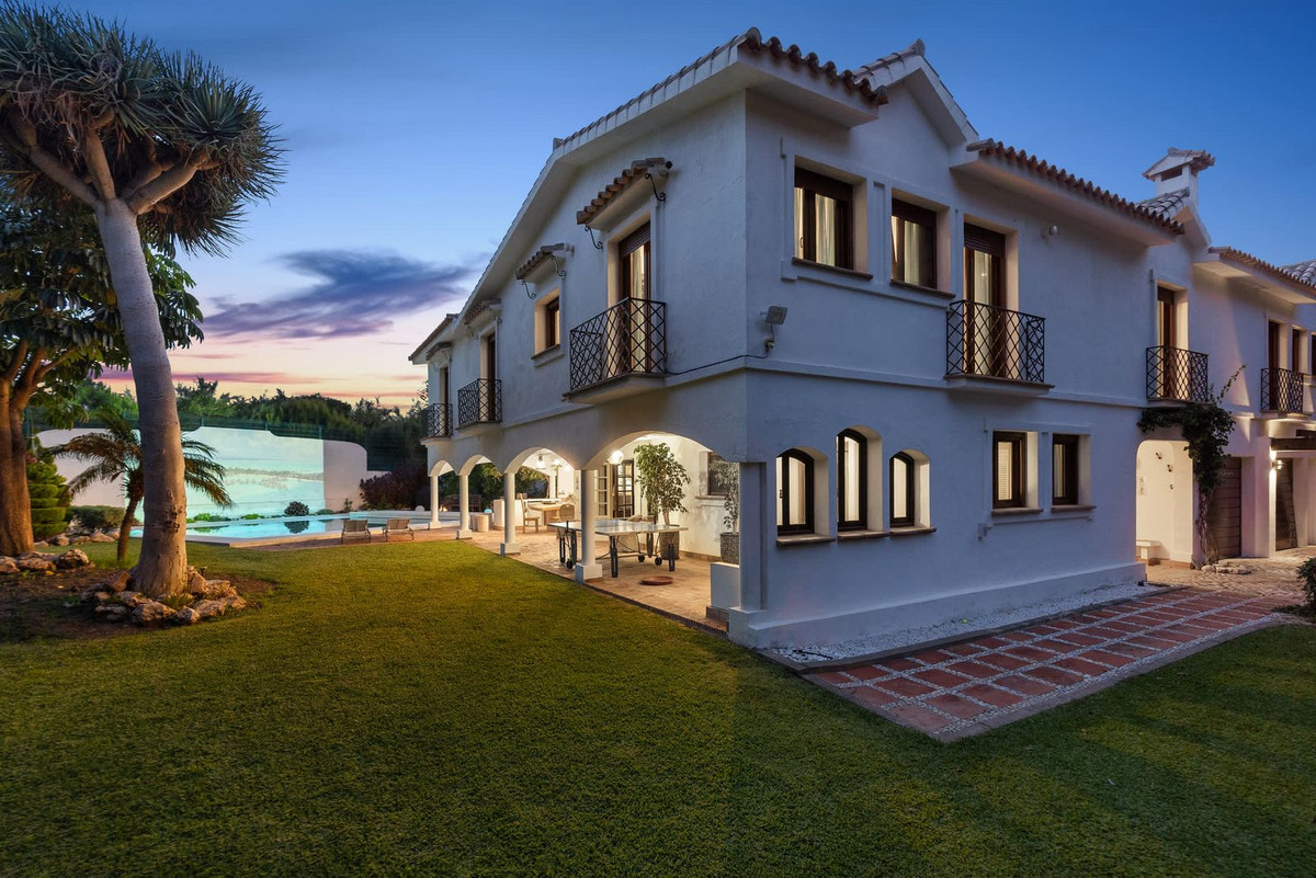 4 Bedroom Detached Villa For Sale Guadalmina Baja