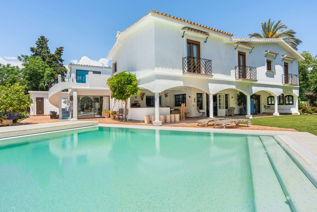 Villa te koop in Guadalmina Baja R4649410