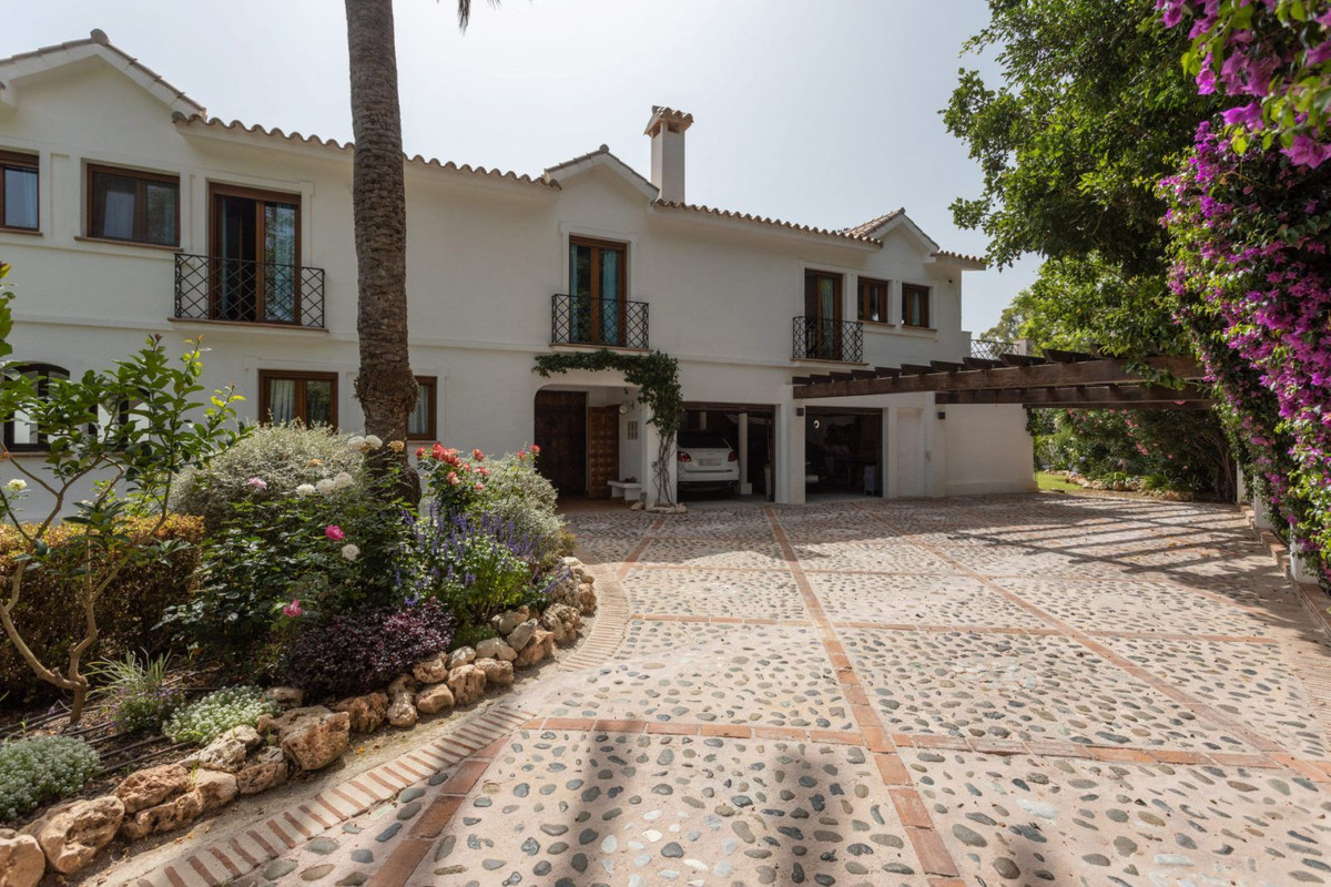 Villa te koop in Guadalmina Baja R4649410