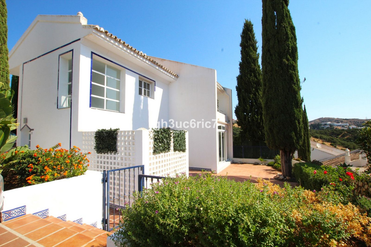 Semi-detached house in a private and fenced urbanization with a feeling of detached villa since the , Spain