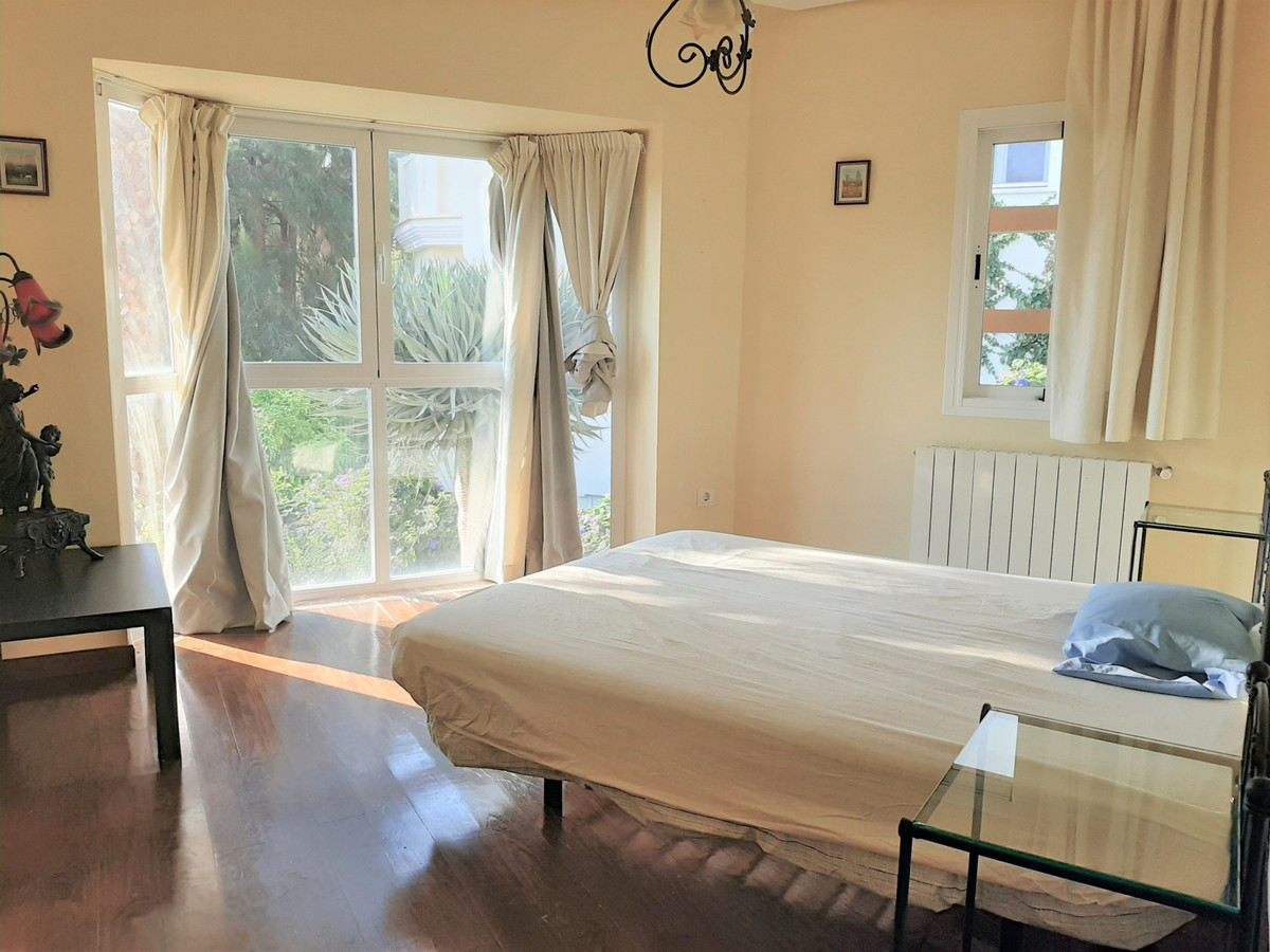 5 bedroom Villa For Sale in Las Chapas, Málaga - thumb 17