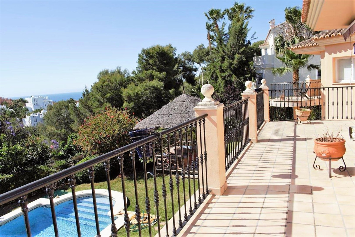 5 bedroom Villa For Sale in Las Chapas, Málaga - thumb 2