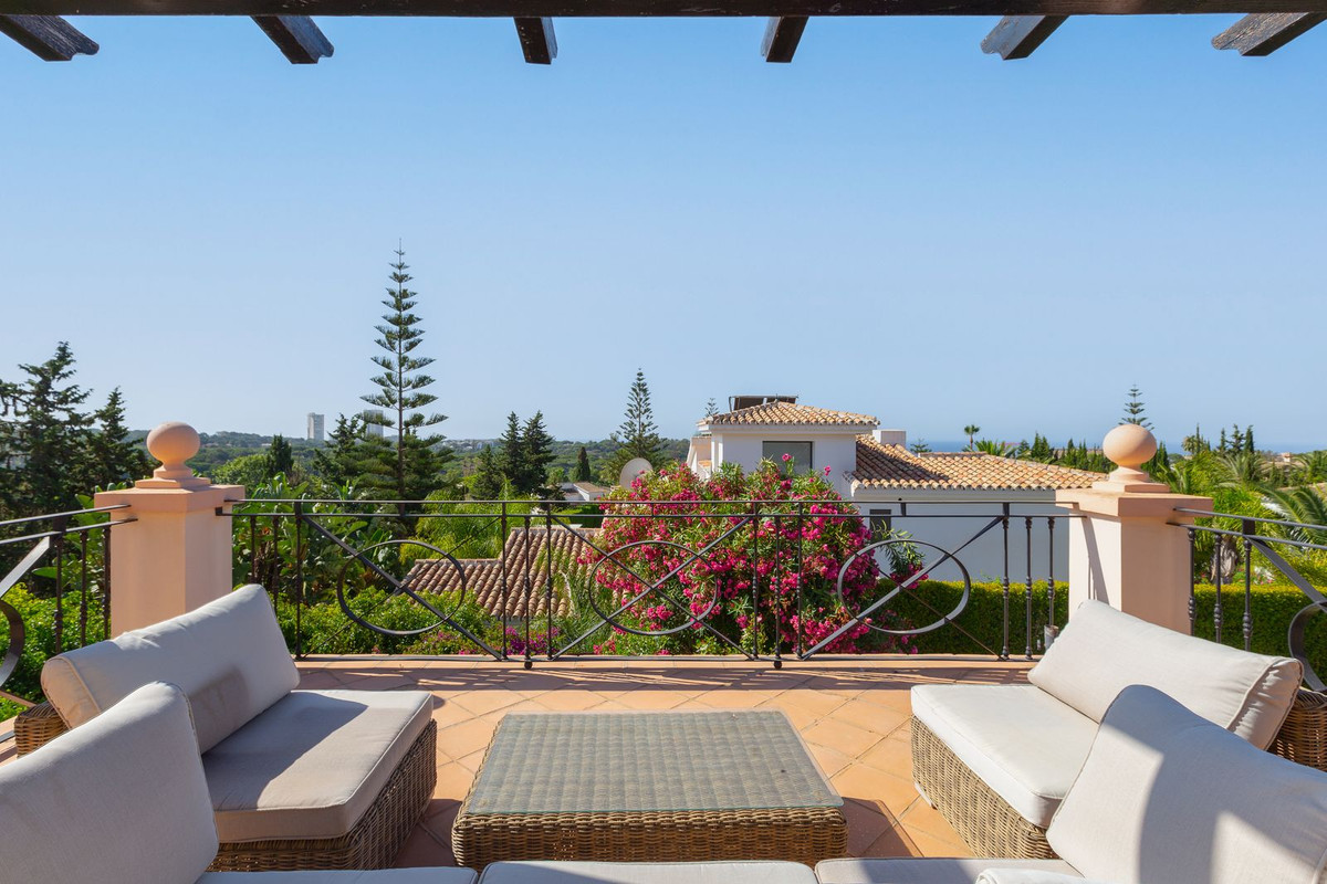 4 bedroom Villa For Sale in Elviria, Málaga - thumb 14