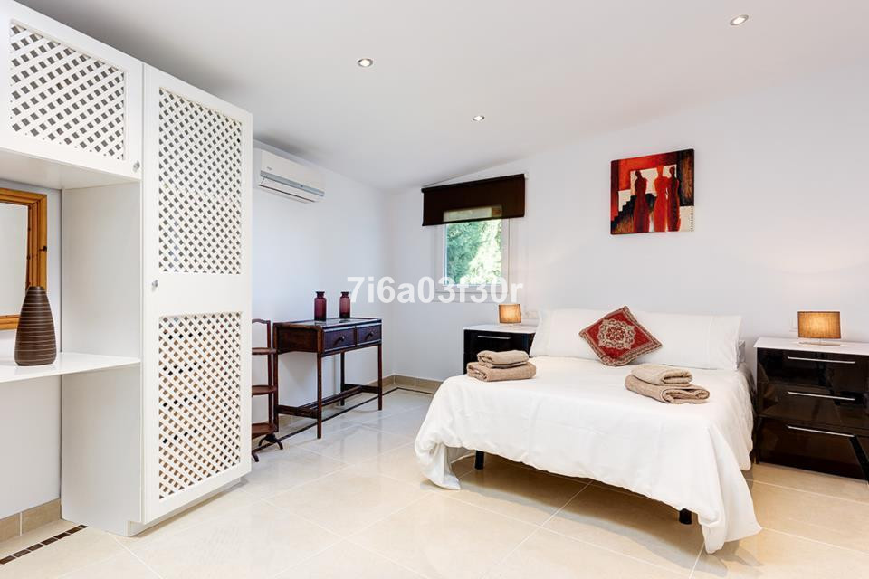 5 bedroom Townhouse For Sale in Estepona, Málaga - thumb 22