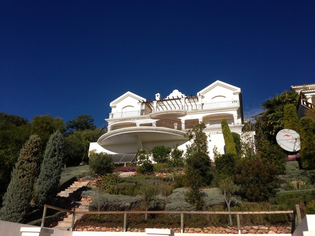 Detached Villa for sale in Altos de los Monteros, Costa del Sol
