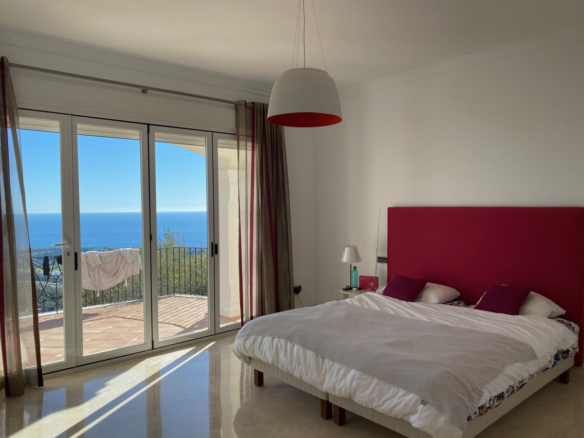 6 bedroom Villa For Sale in Altos de los Monteros, Málaga - thumb 2