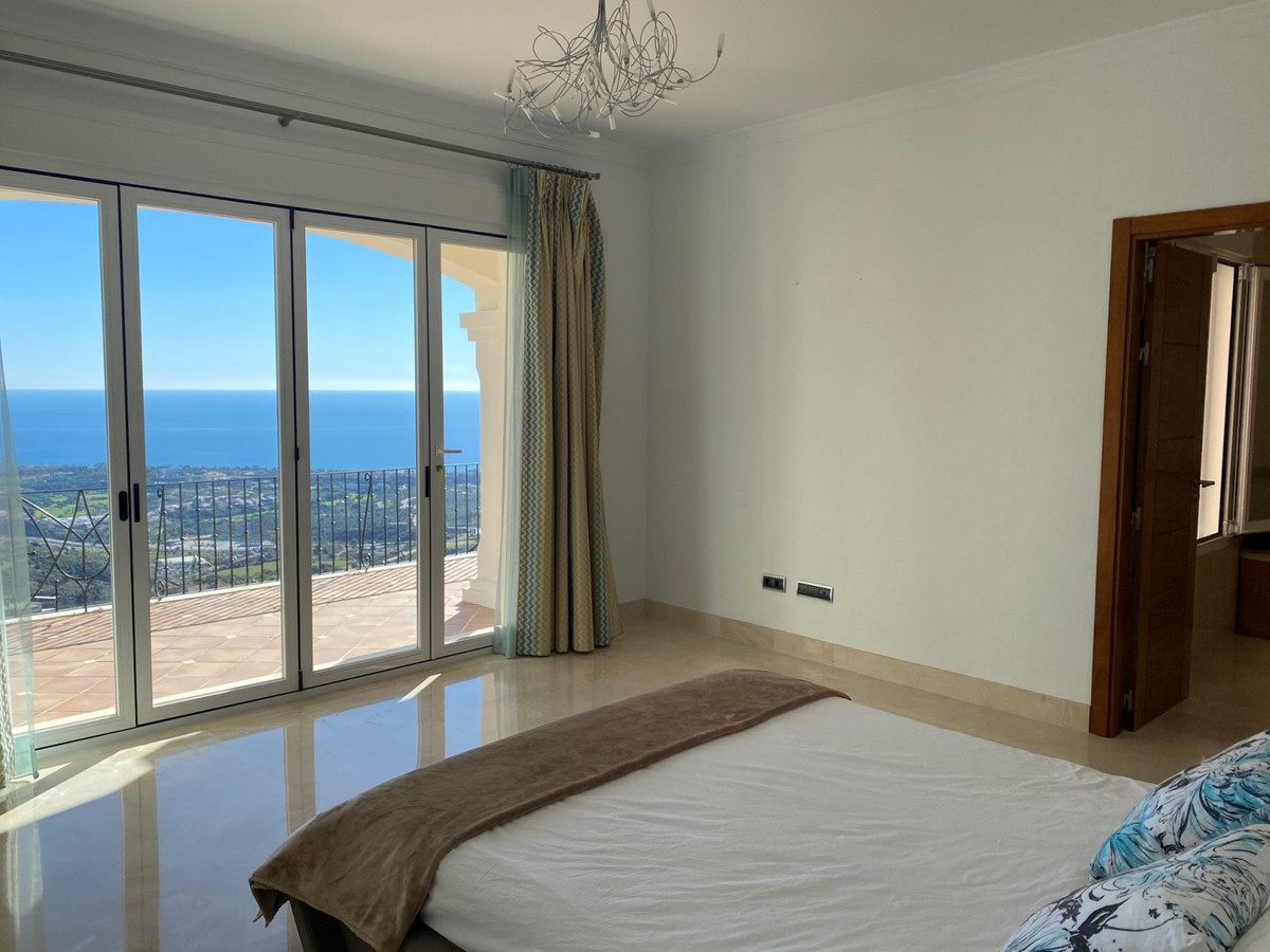 6 bedroom Villa For Sale in Altos de los Monteros, Málaga - thumb 9