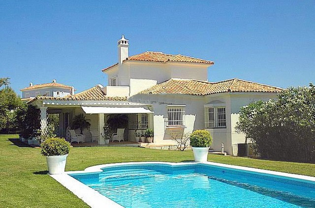 BARGAIN!! An excellent opportunity to not only buy a villa in this sought after and world renowned G, Spain