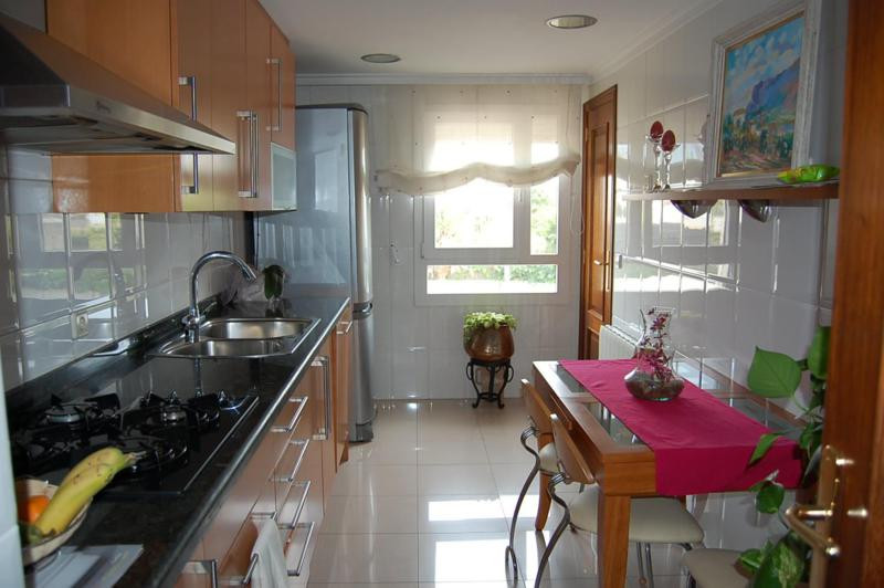 The apartment is located on Calle Aragon de Palma, measuring 116 meters. It has heating (boiler) and, Spain