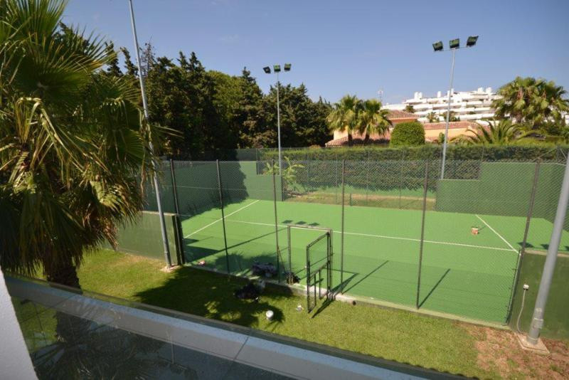 6 bedroom Villa For Sale in Guadalmina Baja, Málaga - thumb 29