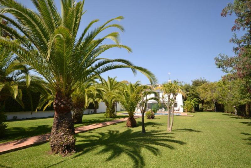 6 bedroom Villa For Sale in Guadalmina Baja, Málaga - thumb 3