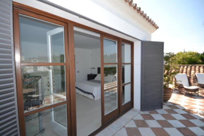 6 bedroom Villa For Sale in Guadalmina Baja, Málaga - thumb 37