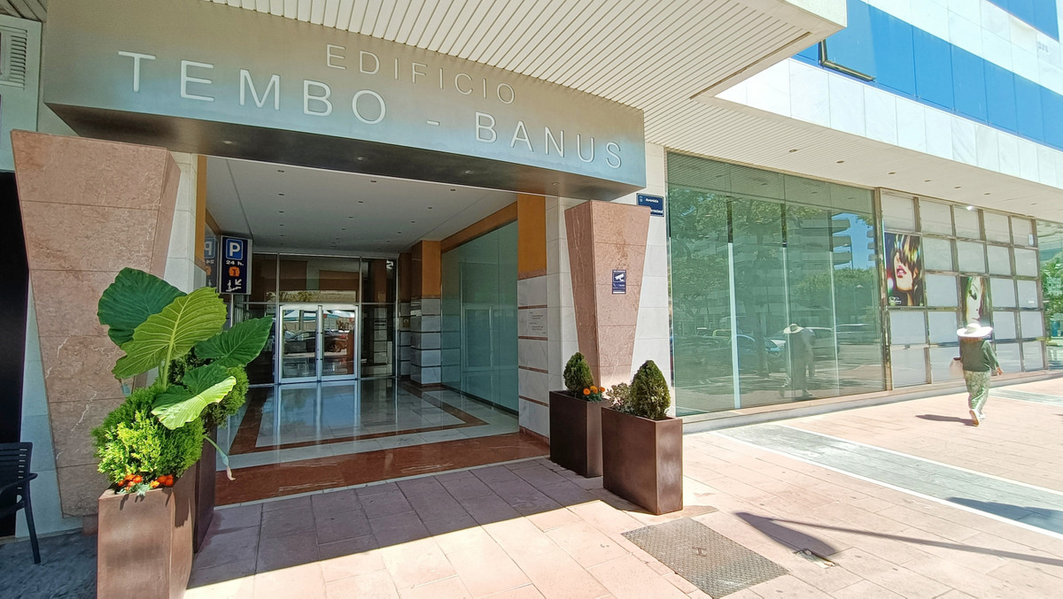 Location location location! Great opportunity to aquire commercial space in a prime location! Tembo , Spain