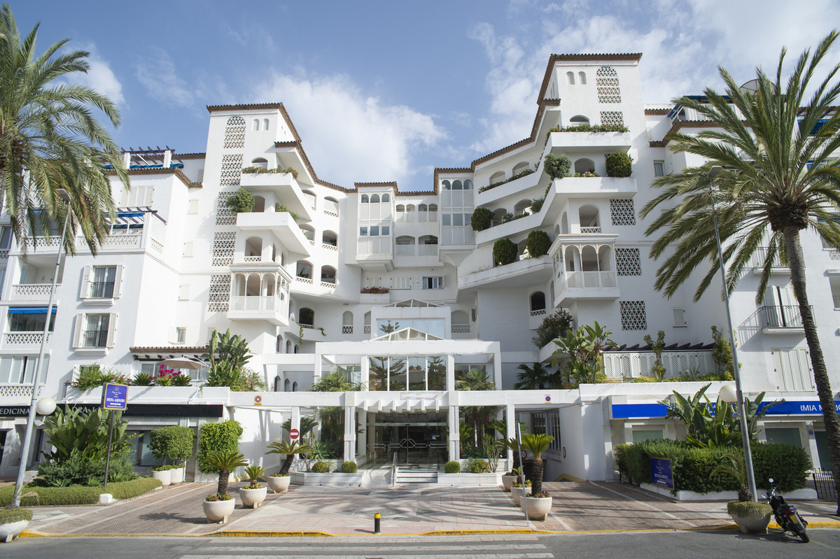  Apartment, Penthouse  for sale    in Puerto Banús