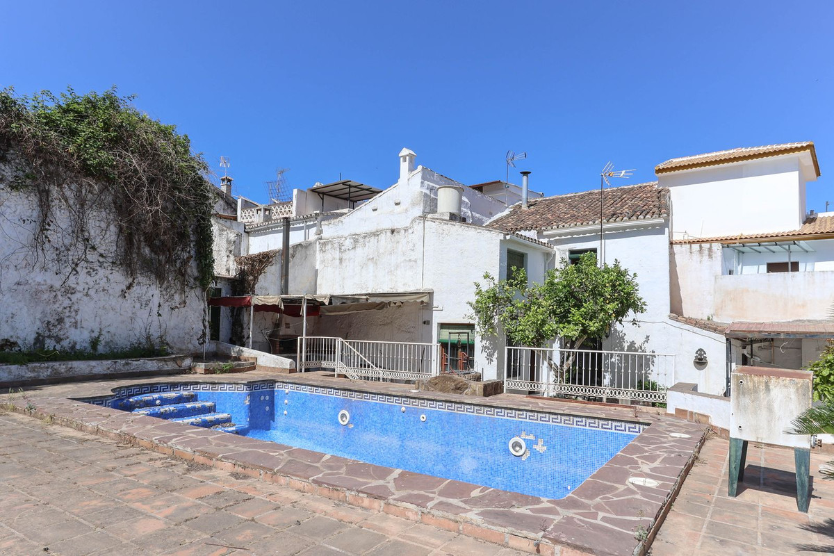 4 bedrooms Townhouse in Guaro