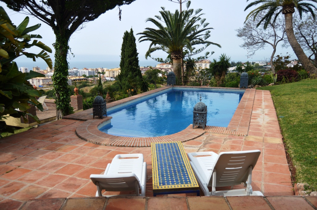 						Villa  Individuelle
																					en location
																			 à Marbella
					