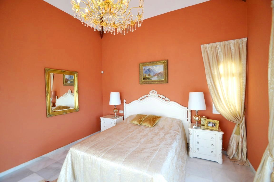 5 bedroom Villa For Sale in El Paraiso, Málaga - thumb 29