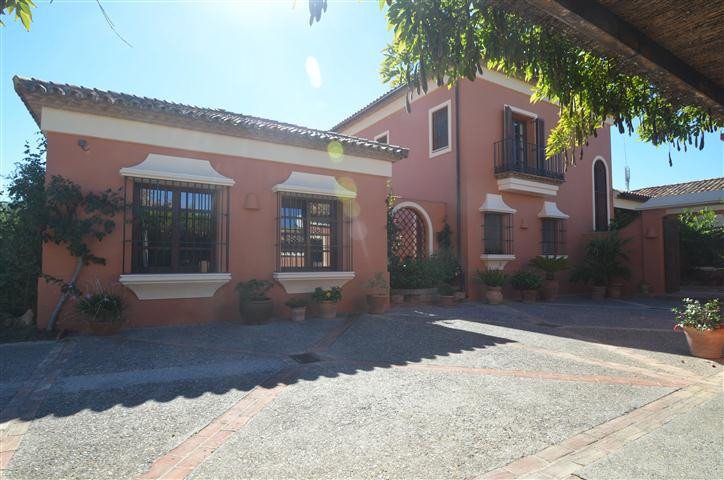 4 bedrooms Villa in La Duquesa