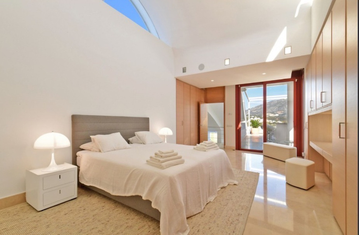 7 Bedroom Detached Villa For Sale Nueva Andalucía