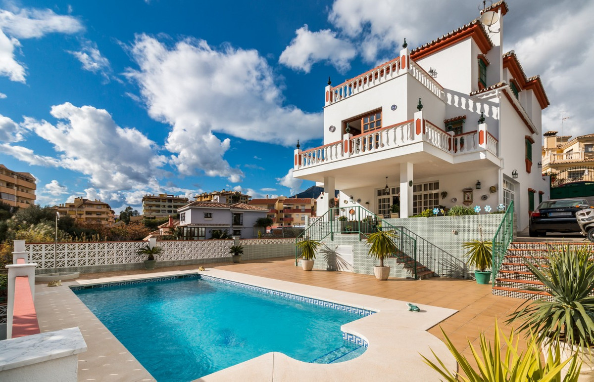 Villa, Individuelle  en vente    à Marbella