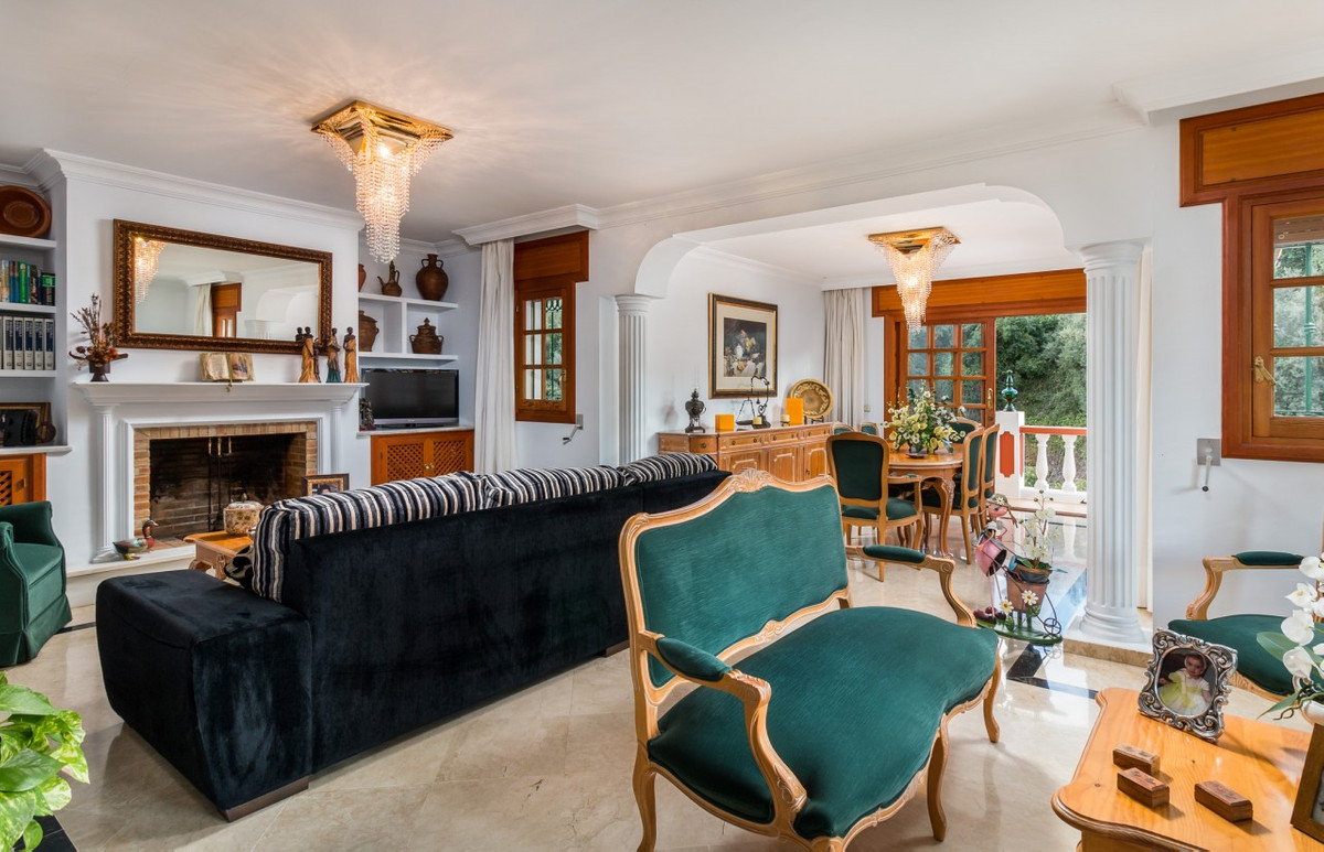 5 bedroom Villa For Sale in Marbella, Málaga - thumb 3
