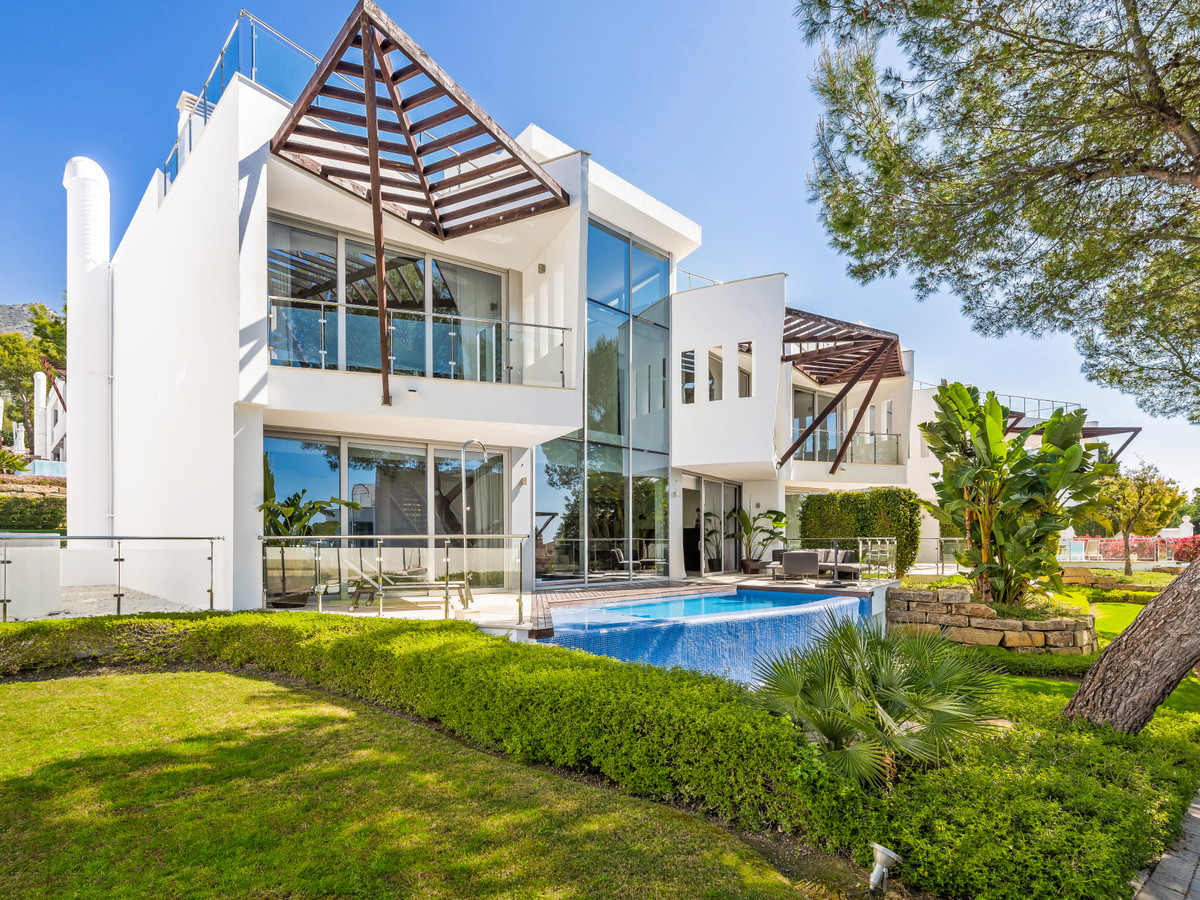 Luxurious Contemporary Villa in Exclusive Location, Marbella