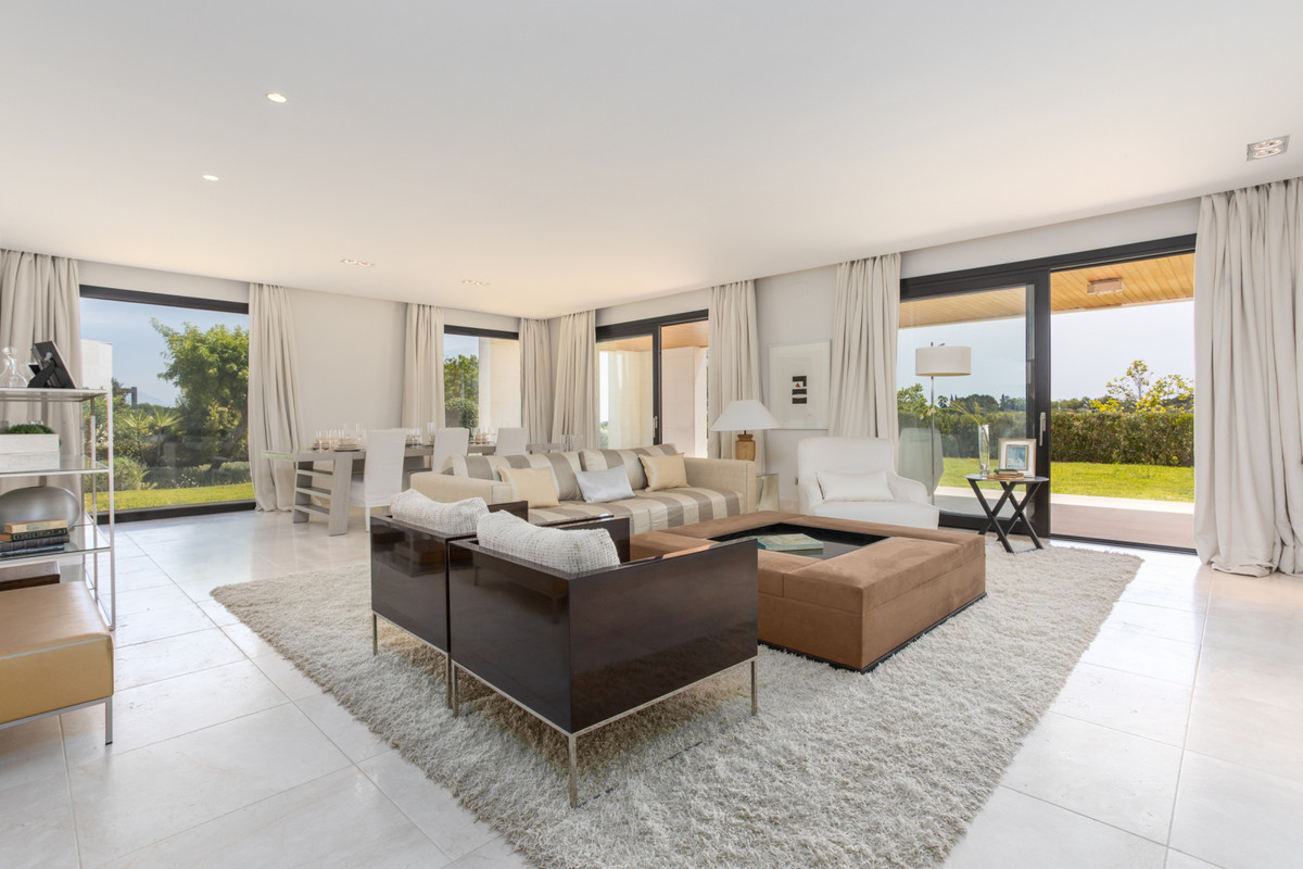 3 Bedroom Ground Floor Apartment For Sale Sotogrande, Costa del Sol - HP404062