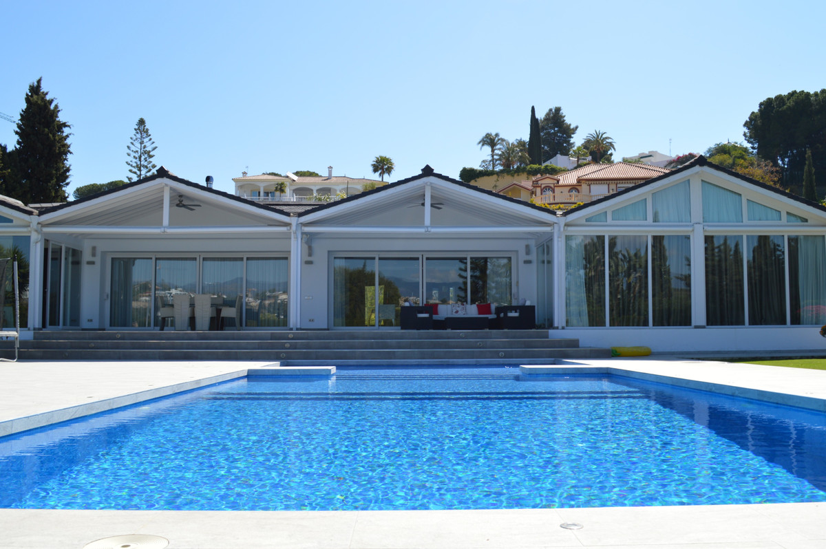 Detached Villa for sale in El Paraiso R3395056