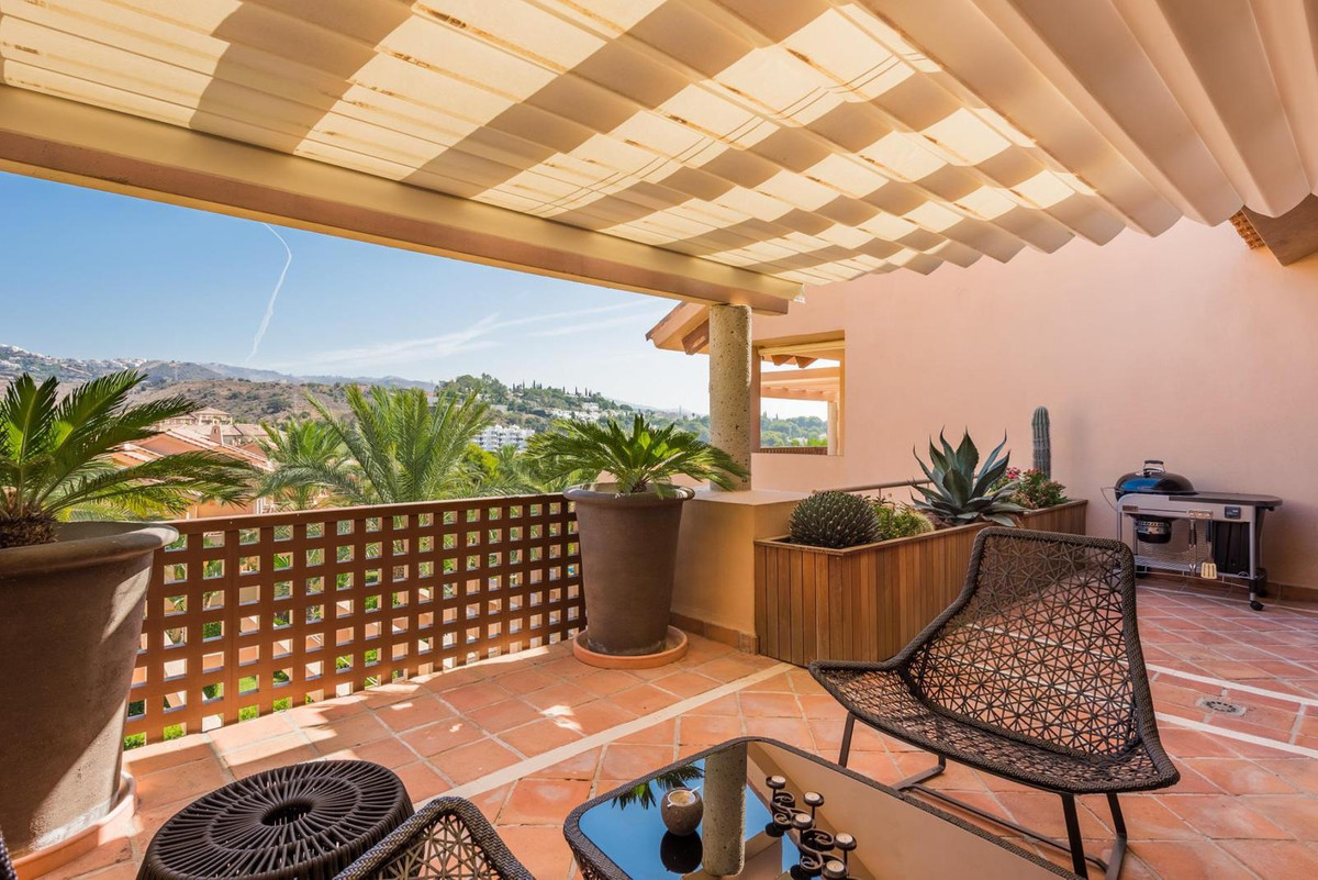 Golf Gardens - very nice penthouse for sale in this complex.

Original a 3 bedroom penthouse that ha, Spain