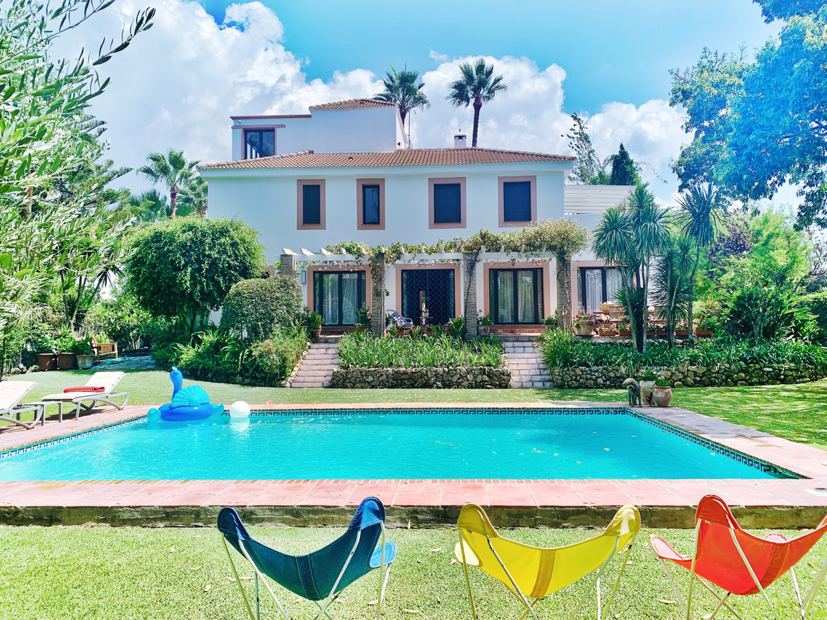Detached Villa for sale in Nueva Andalucía R3491413